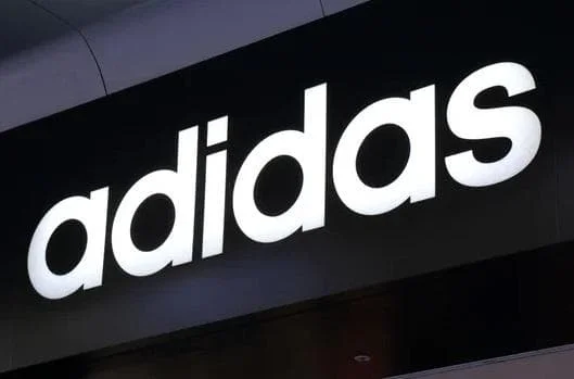 Adidas contrata Operador(a) de Caixa