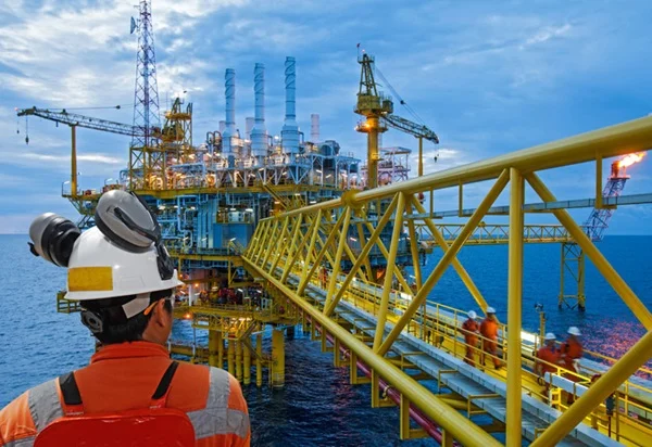 Gigante do Petróleo oferece Curso de qualificação profissional (Auxiliar de plataforma Offshore)